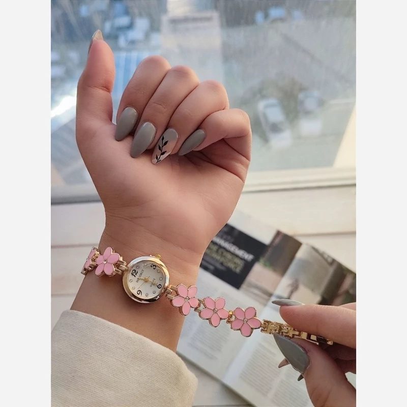 ساعت دخترانه بابونه صورتی با بند استیل رنگ ثابت