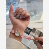 ساعت دخترانه بابونه صورتی با بند استیل رنگ ثابت