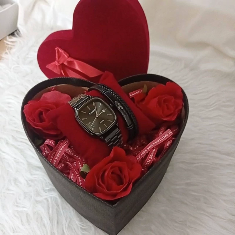 پک کادو مردانه ساعت و دستبند با باکس هدیه و گل