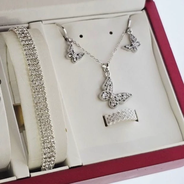 ست ساعت زنانه با دستبند و گوشواره و گردنبند پروانه نگین دار
