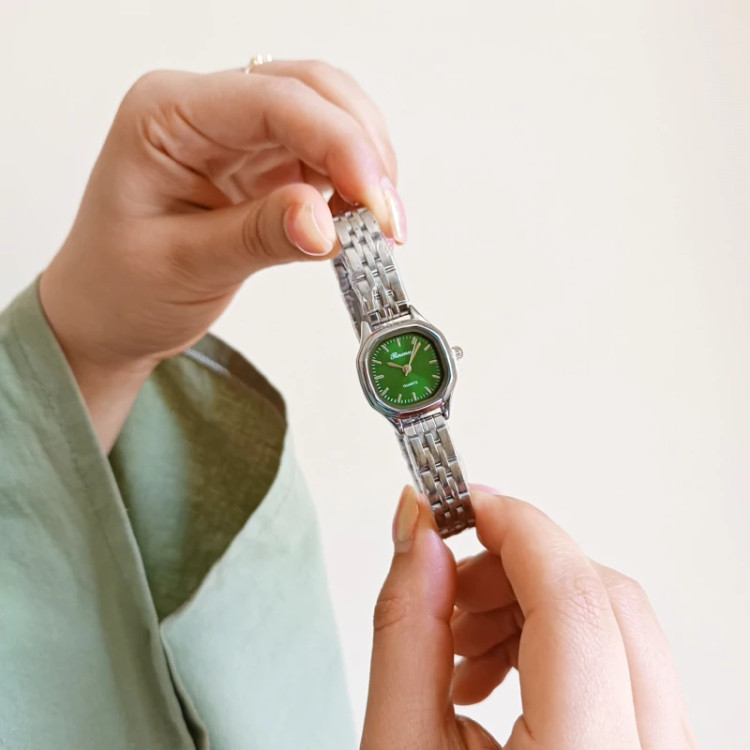 ساعت مچی زنانه صفحه سبز