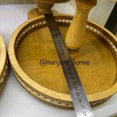ست پذیرایی چوبی مهره دار سرویس 4 تکه کیفیت چوب درجه بک پایه خراطی هست ساده نیست دقت کنید هنگام خرید .