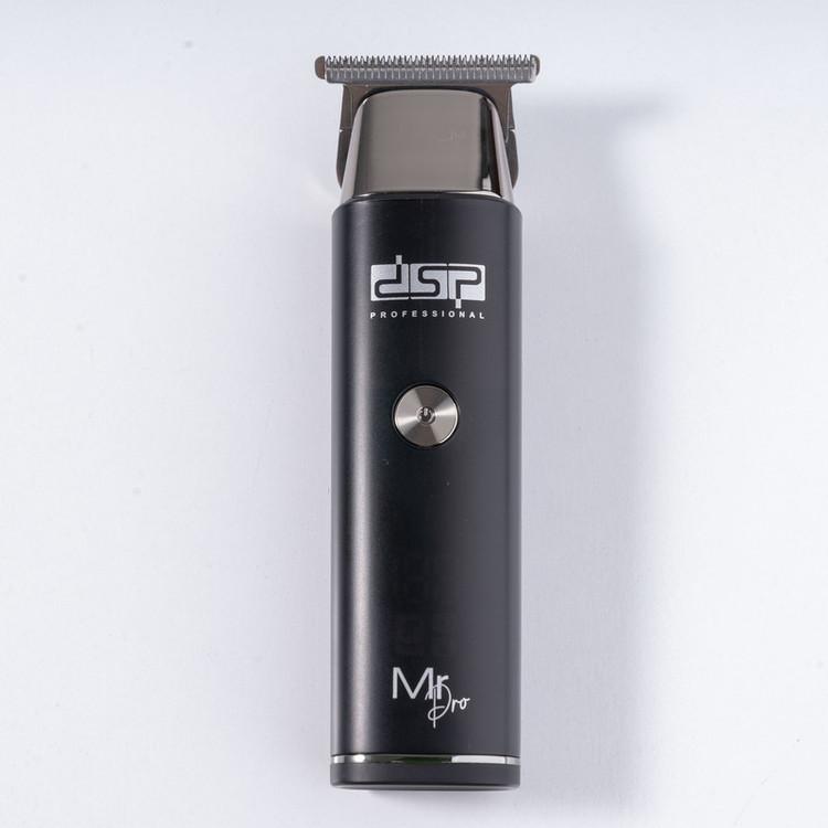 ماشین اصلاح موی سر و صورت دی اس پی مدل 91095 با تیغه استیل ضدزنگ، موتور 6700 دور در دقیقه، باتری لیتیومی 600mAh، شارژ و استفاده 120 دقیقهای، صفحه نمایش شارژ و عملکرد توربو همراه با 3 شانه 1.5، 3 و 4.5 میلیمتری