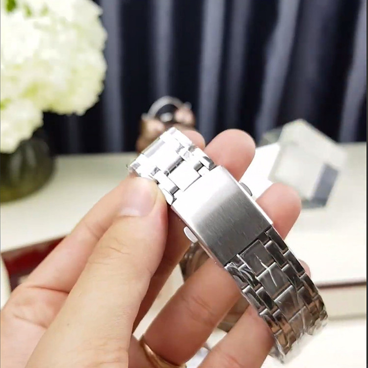 ست ساعت مچی عقربه ای و دستبند کوارتز مردانه اسکمی مدل 9069RG