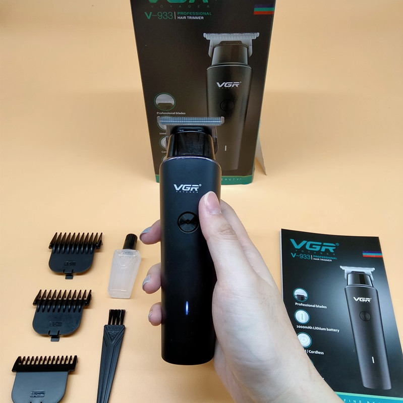 ماشین اصلاح موی سر و صورت وی جی ار مدل V-933 با تیغه استیل پیشرفته، اصلاح خط زن و حجم زن، قابلیت استفاده خشک و مرطوب، باتری قابل شارژ با 500 دقیقه کارکرد و چهار شانه تنظیم اندازه اصلاح 0.5 تا 2 میلیمتر
