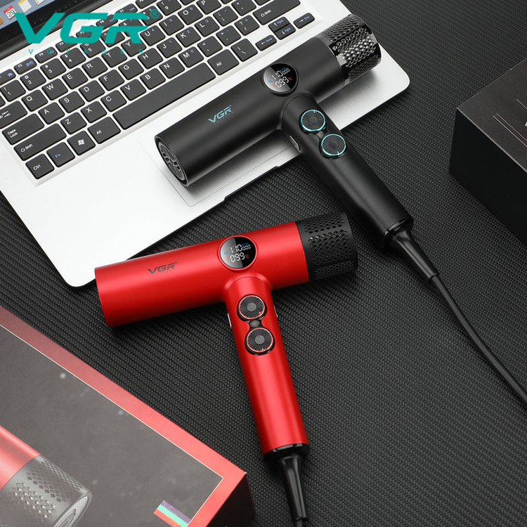 سشوار برسدار چرخشی 1900 وات وی جی ار مدل v-401، موتور AC، وزن 600 گرم، دارای سری متمرکزکننده پهن، متمرکزکننده باریک، دیسپانسر با ویژگی فرکنندگی، صافکنندگی، حجمدهندگی، با قابلیت فناوری تولید یون