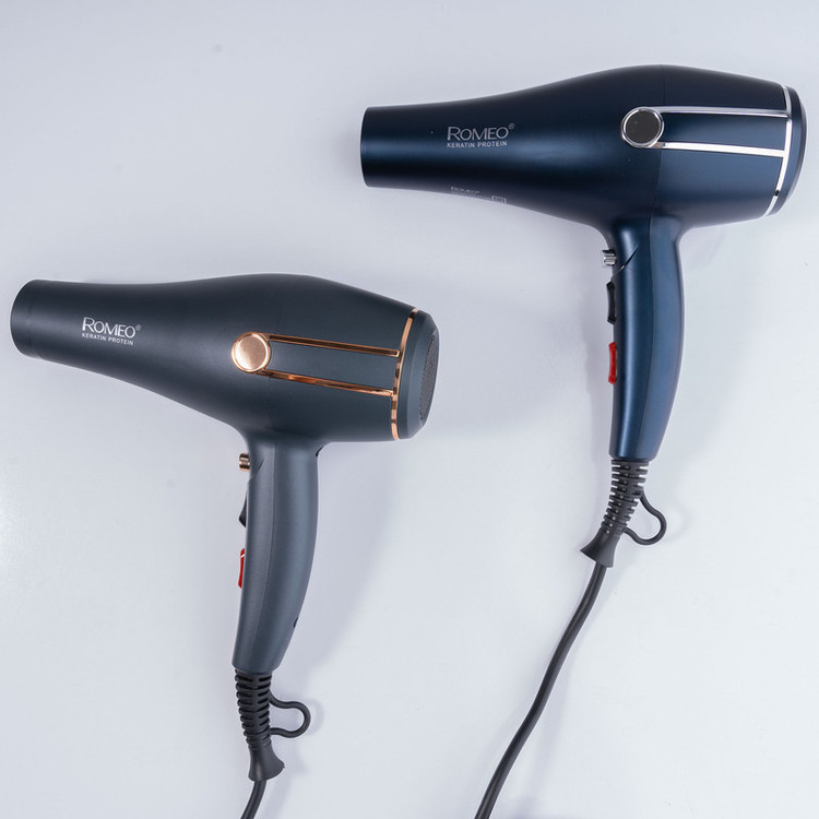 سشوار حرفهای 2400 وات رومئو مدل RM-5050، موتور AC، وزن 450 گرم، المنت فلز، دارای سری متمرکزکننده باریک، متمرکزکننده پهن با ویژگی صافکنندگی، حجمدهندگی، با قابلیت تنظیم دما، باد سرد