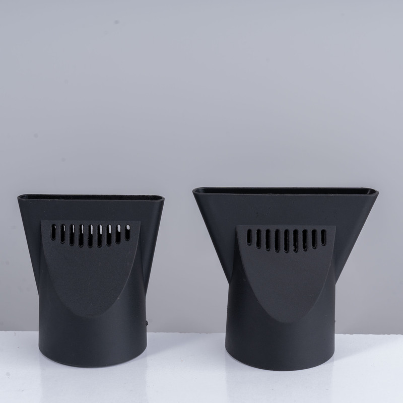 سشوار حرفهای 2400 وات رومئو مدل RM-5050، موتور AC، وزن 450 گرم، المنت فلز، دارای سری متمرکزکننده باریک، متمرکزکننده پهن با ویژگی صافکنندگی، حجمدهندگی، با قابلیت تنظیم دما، باد سرد