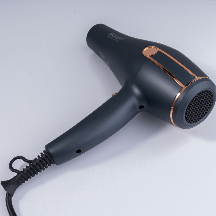 سشوار حرفهای 2400 وات رومئو مدل RM-5050، موتور AC، وزن 450 گرم، المنت فلز، دارای سری متمرکزکننده باریک، متمرکزکننده پهن با ویژگی صافکنندگی، حجمدهندگی، با قابلیت تنظیم دما، باد سرد