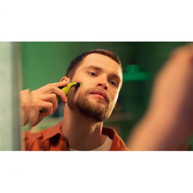 ماشین اصلاح موی صورت فیلیپس مدل QP2724/10 با قابلیت استفاده خشک و مرطوب، ضدآب، تیغه استیل ضدزنگ کربن ضدحساسیت، سیستم محافظت دوگانه، سه شانه 1، 3 و 5 میلیمتری، شارژ 8 ساعت و عمر تیغه 4 ماه