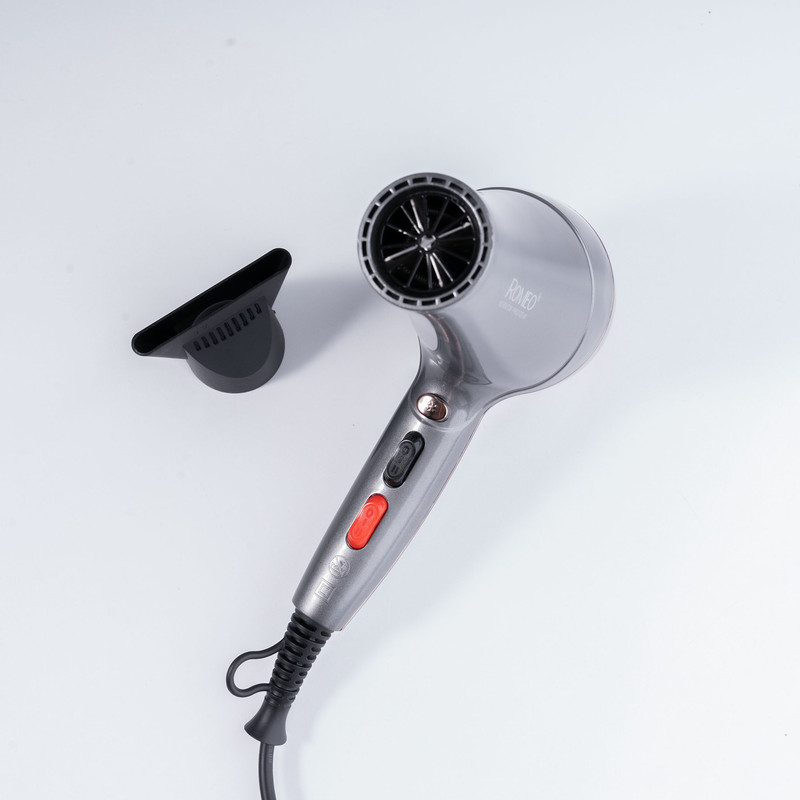 سشوار حرفهای 2200 وات رومئو مدل RM-5858، موتور AC، وزن 450 گرم، المنت فلز، دارای سری متمرکزکننده باریک با ویژگی صافکنندگی، حجمدهندگی، با قابلیت تنظیم دما، باد سرد
