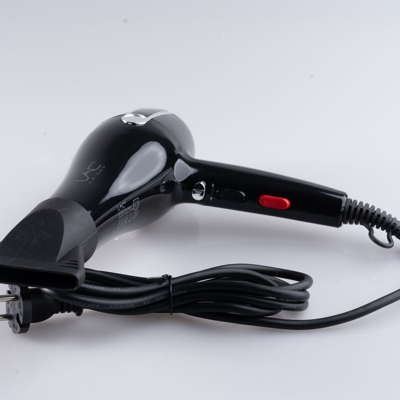 سشوار حرفهای 2200 وات لایچی مدل L-9050، موتور AC، وزن 990 گرم، المنت فلز، دارای سری متمرکزکننده باریک با ویژگی صافکنندگی، با قابلیت باد سرد