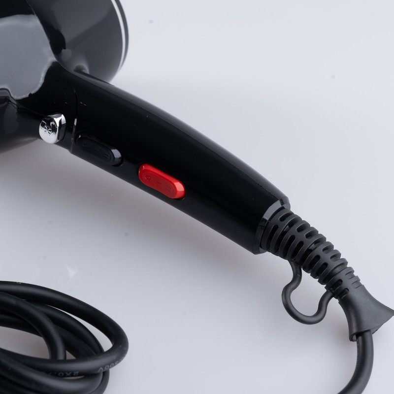 سشوار حرفهای 2200 وات لایچی مدل L-9050، موتور AC، وزن 990 گرم، المنت فلز، دارای سری متمرکزکننده باریک با ویژگی صافکنندگی، با قابلیت باد سرد