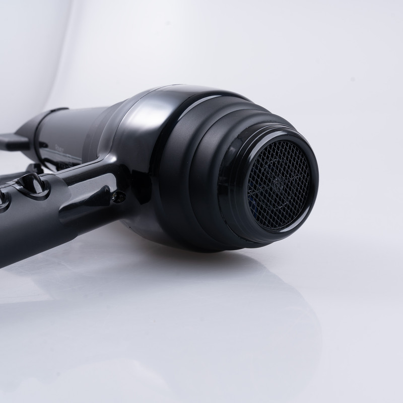 سشوار حرفهای 2400 وات رومئو مدل RM-5252، موتور AC، وزن 682 گرم، دارای سری متمرکزکننده باریک با ویژگی صافکنندگی، با قابلیت فناوری تولید یون