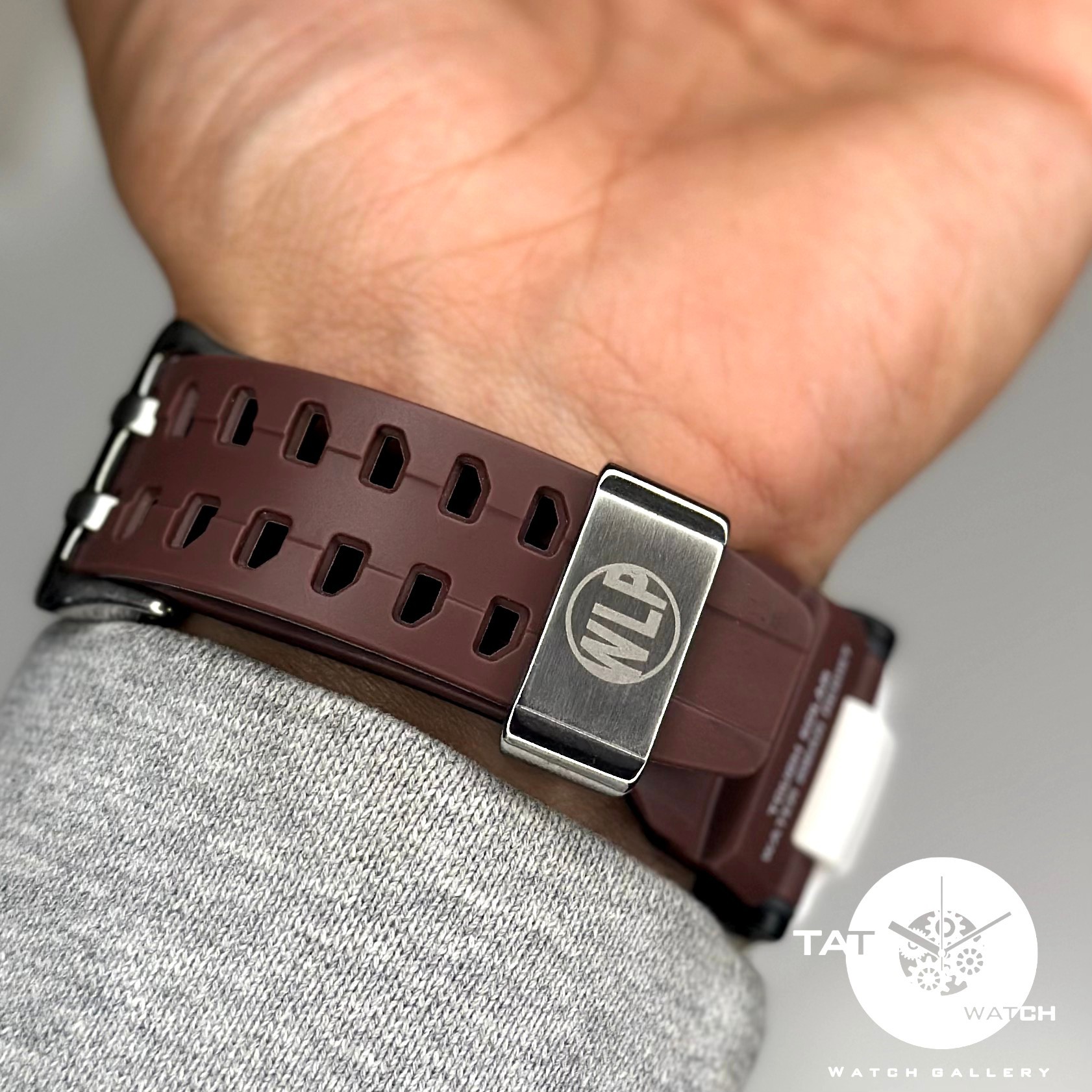 ساعت مچی مردانه جی شاک GR-B100WLP موتور ژاپن 12 ماه گارانتی جعبه فلزی ارسال رایگان G-Shock