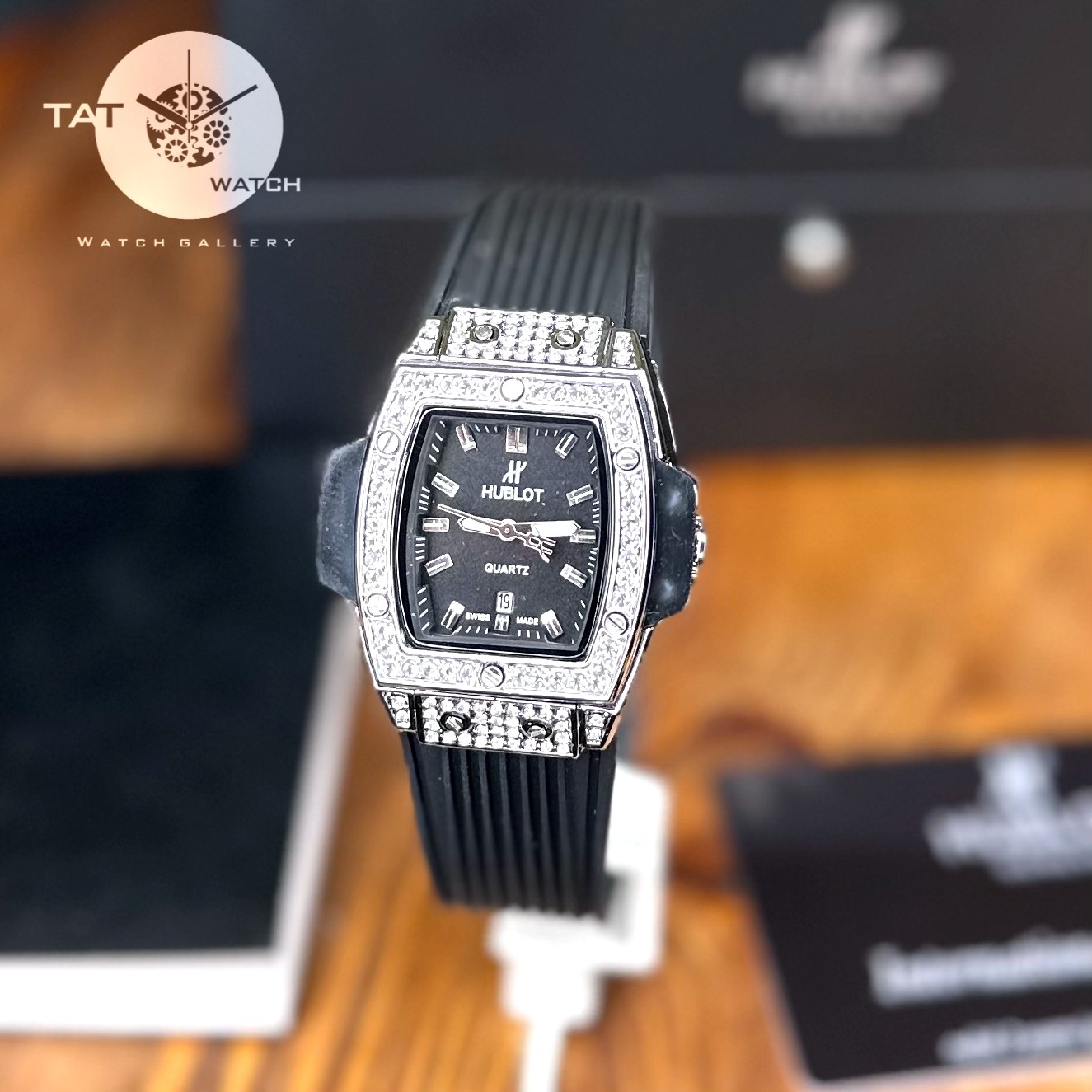 ساعت مچی زنانه هابلوت بند رابر باگارانتی جعبه ارسال رایگان در رنگبندی Hublot