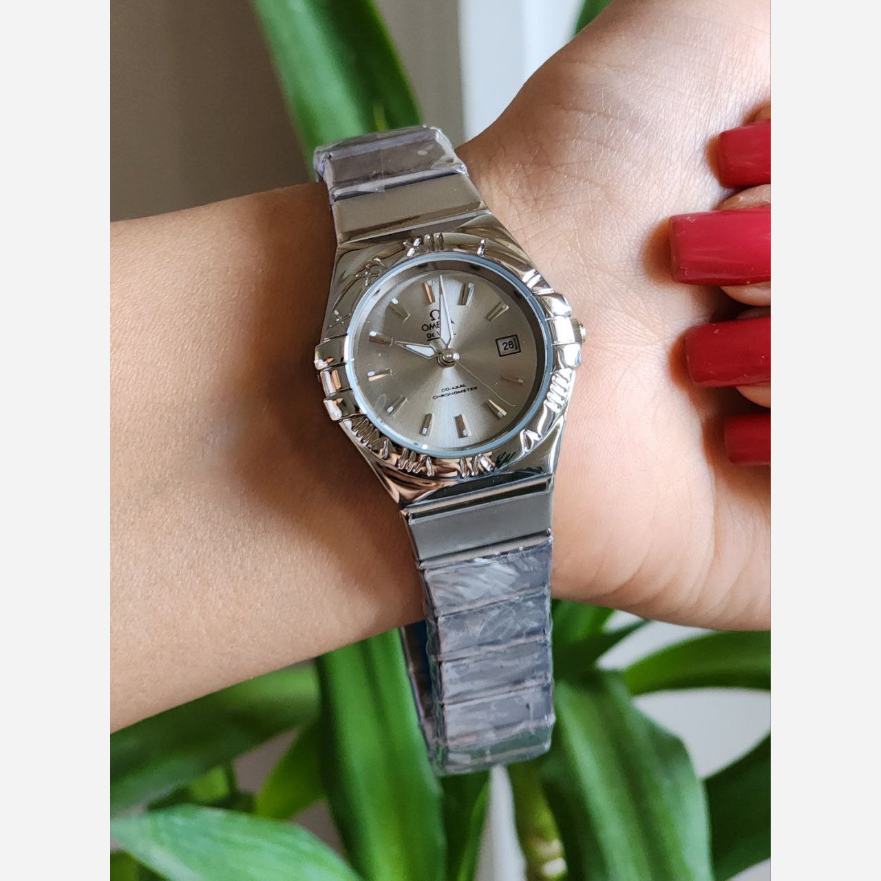 ساعت مچی زنانه امگا اورجینال رنگ ثابت ضداب قفل مخفی بینظیر OMEGA