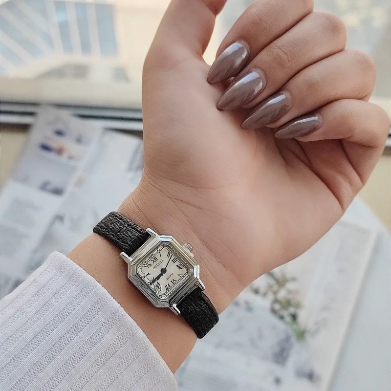 ساعت زنانه بند چرمی OULIJIA طرح کارتیه رنگبندی