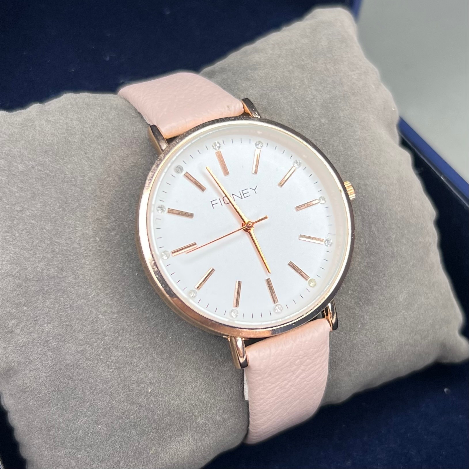 ساعت زنانه بند چرمی FIONEY