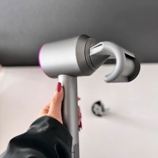 سشوار 1600W موتور قدرتمند و کم مصرف دیجیتال با 3 مدل سرعت و 3 حالت دما با 5 سری اضافه جدید قیمت عالی