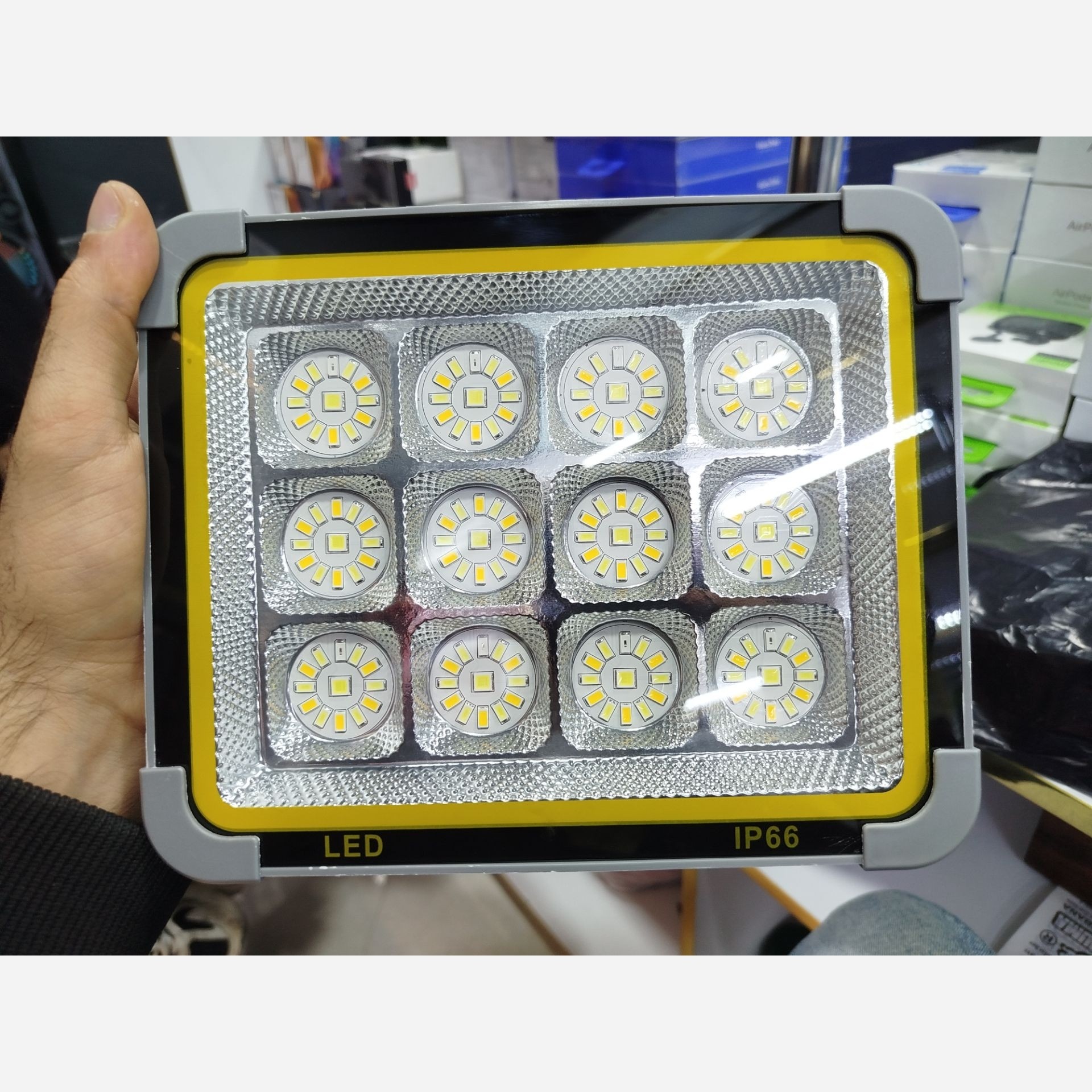 پروژکتور شارژی خورشیدی LED اصلی بزرگ باتری خور کیفیت عالی