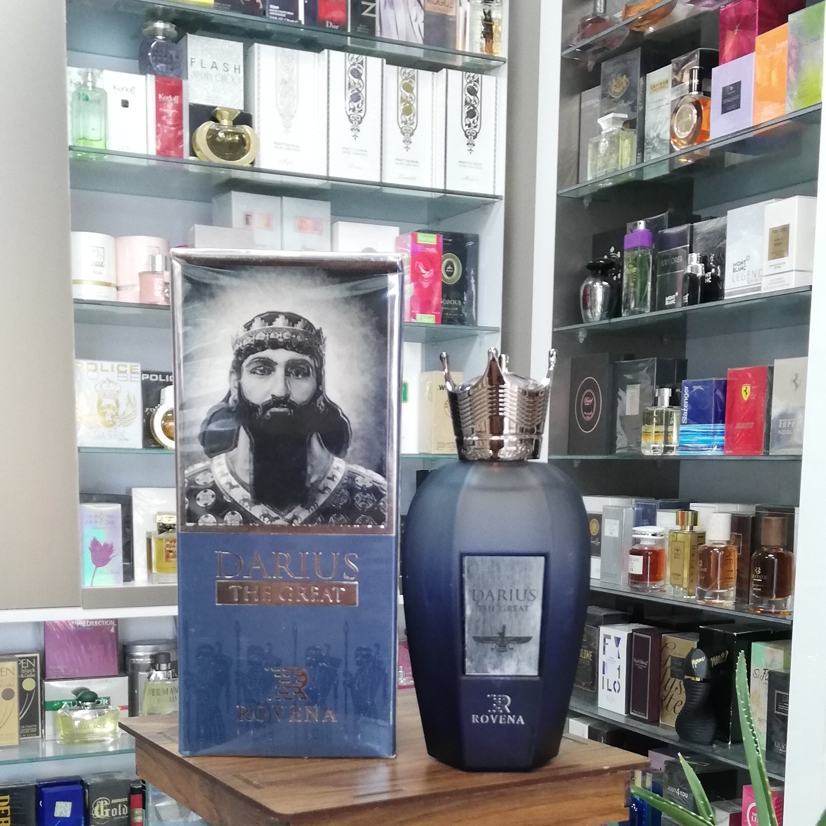 عطر ادکلن مدل داریوش بزرگ