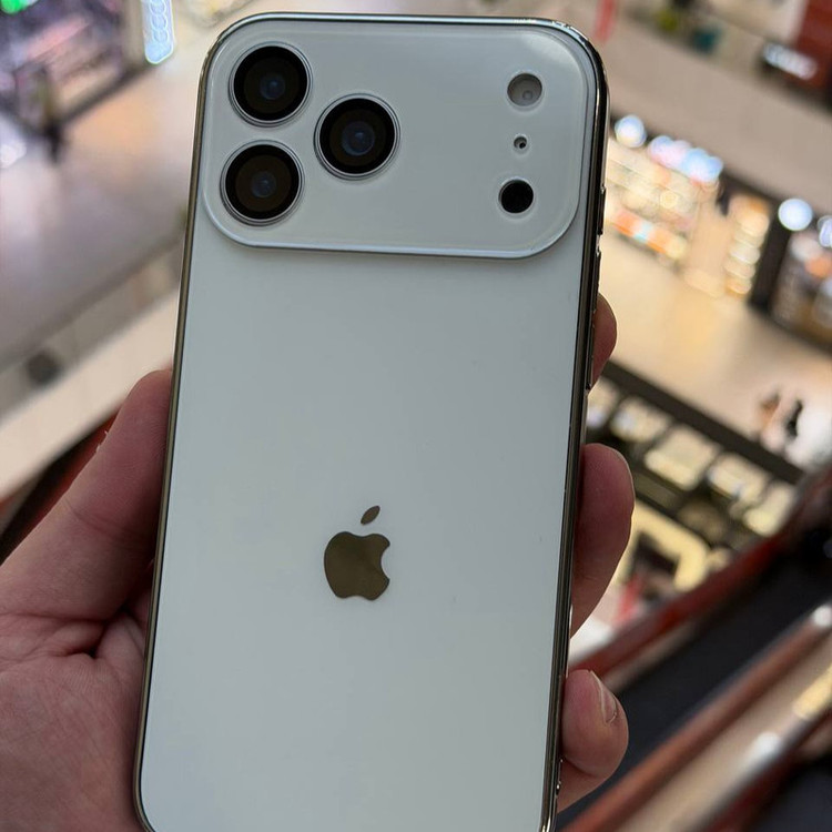 کاور مدل کلاسیک مناسب برای گوشی موبایل اپل iphone 15 Normal
