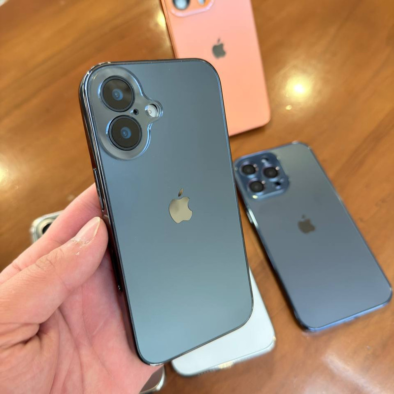 کاور مدل کلاسیک مناسب برای گوشی موبایل اپل iphone 16 Pro Max