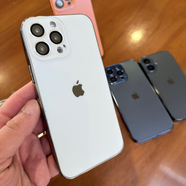 کاور مدل کلاسیک مناسب برای گوشی موبایل اپل iphone 16