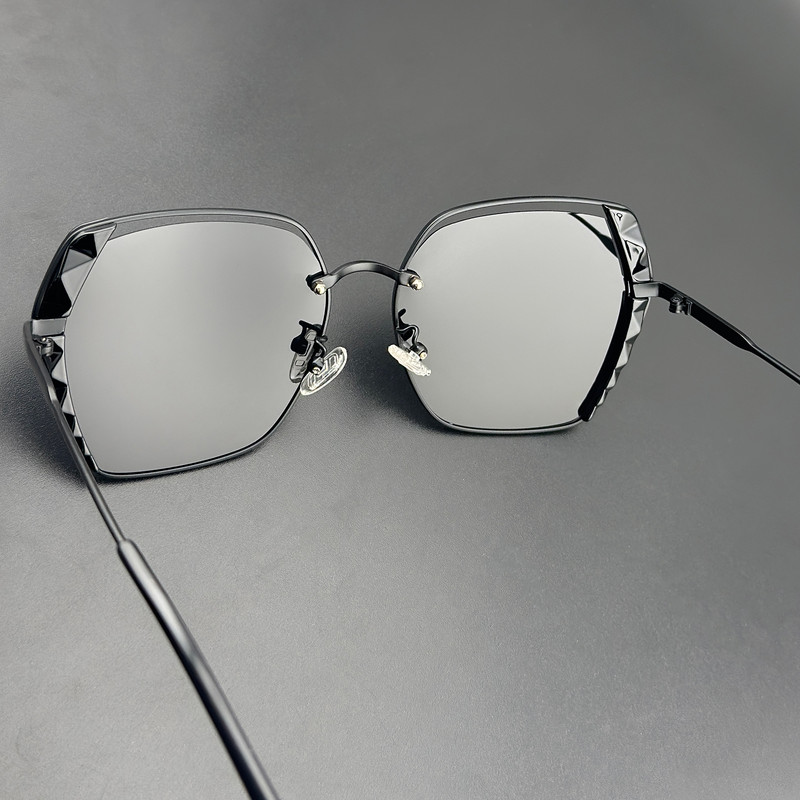 عینک آفتابی پروانه ای زنانه مدل P2205T1-1 Polarized Obsidian