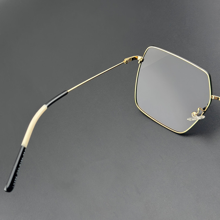 عینک آفتابی چند ضلعی زنانه مدل LS334C02-P194