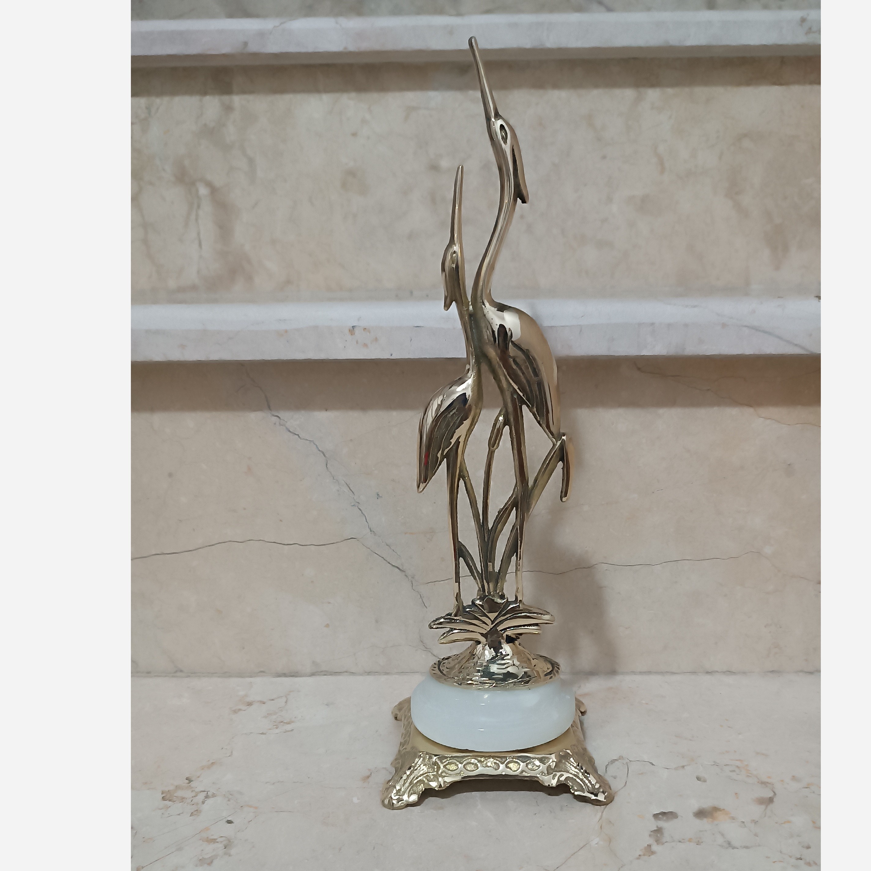 مجسمه برنجی و تزیینی و دکوری درنا عاشق پایه سنگی کد 781
