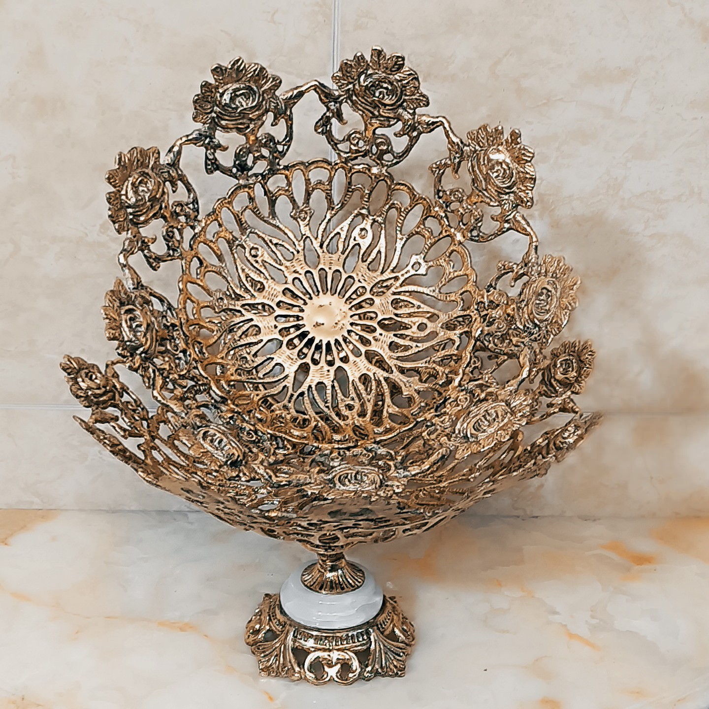 میوه خوری  برنجی گل رز سایز بزرگ و متوسط پایه سنگی کد 328(میوه خوری برنز)