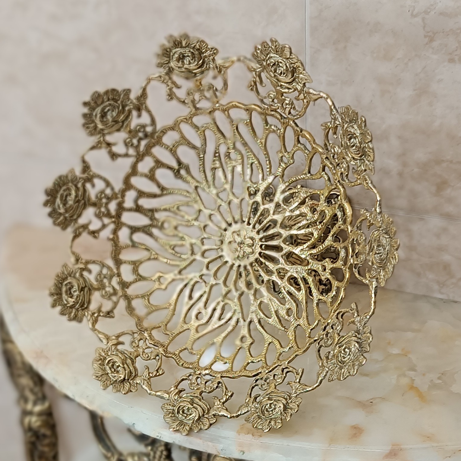 میوه خوری برنجی سایز بزرگ گل رز پایه گوی دار کد 304(میوه خوری برنزی)