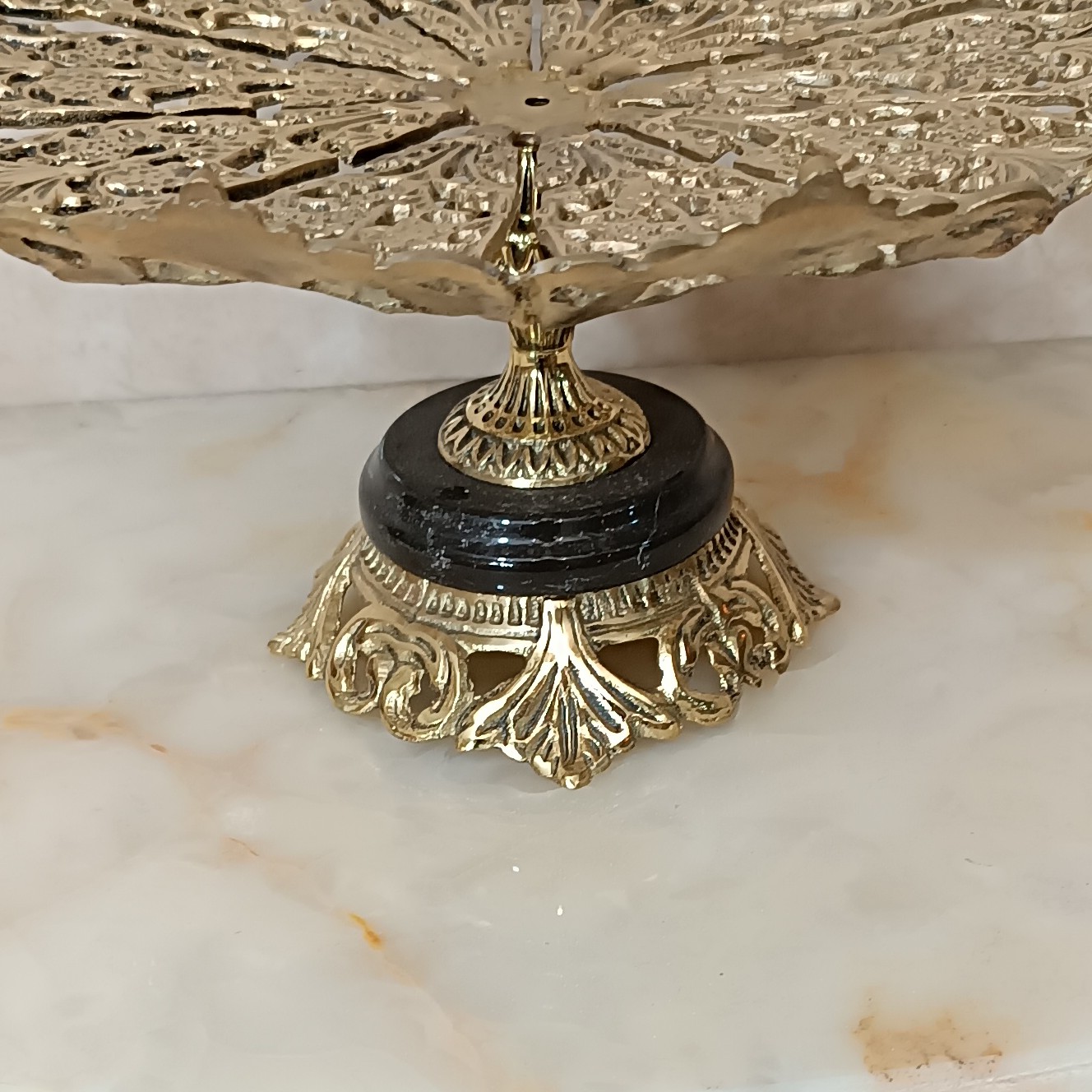 میوه خوری و شیرینی خوری برنجی پایه سنگی کد 242(میوه خوری برنزی)
