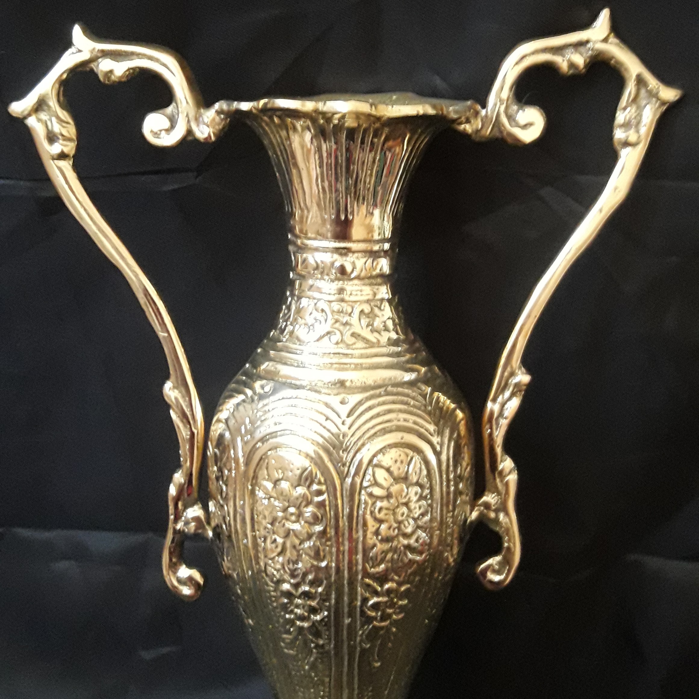 گلدان رومیزی سایز بزرگ برنجی دسته کاپی بزرگ،کد156