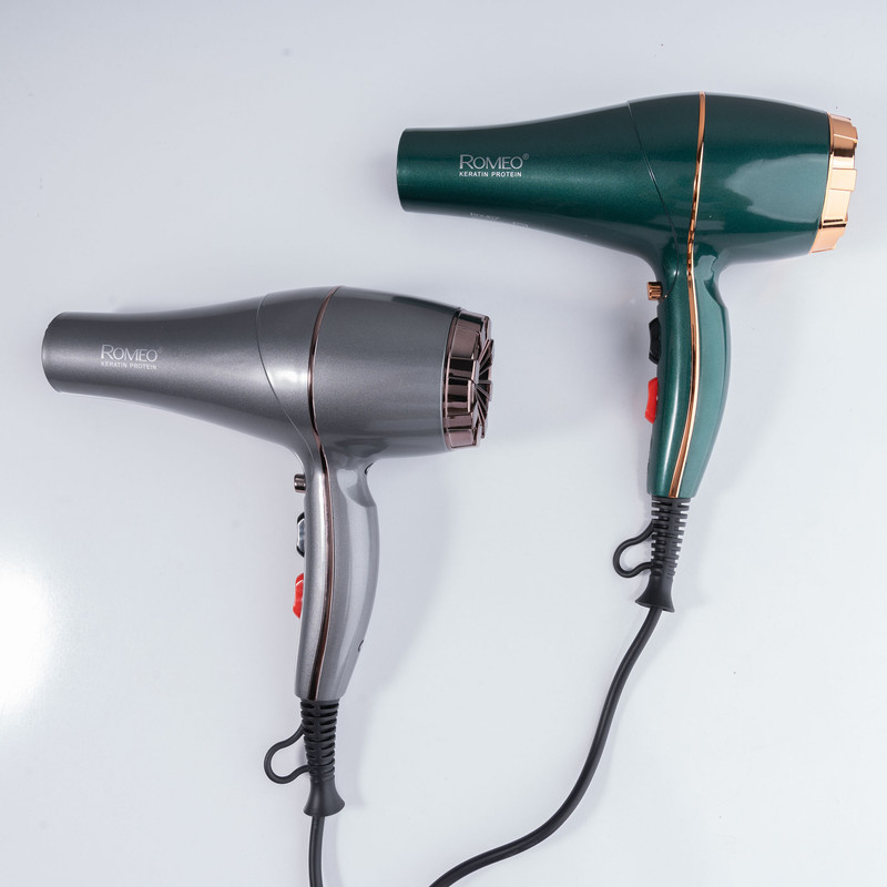 سشوار حرفهای 2200 وات رومئو مدل RM-5858، موتور AC، وزن 450 گرم، المنت فلز، دارای سری متمرکزکننده باریک با ویژگی صافکنندگی، حجمدهندگی، با قابلیت تنظیم دما، باد سرد