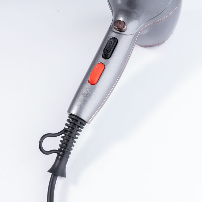 سشوار حرفهای 2200 وات رومئو مدل RM-5858، موتور AC، وزن 450 گرم، المنت فلز، دارای سری متمرکزکننده باریک با ویژگی صافکنندگی، حجمدهندگی، با قابلیت تنظیم دما، باد سرد