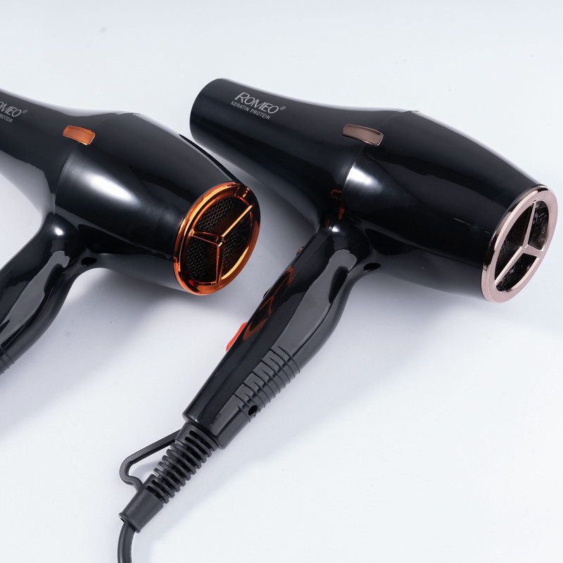 سشوار حرفهای 2400 وات رومئو مدل RM-5757، موتور AC، وزن 500 گرم، المنت فلز، دارای سری متمرکزکننده باریک با ویژگی صافکنندگی، حجمدهندگی، با قابلیت تنظیم دما