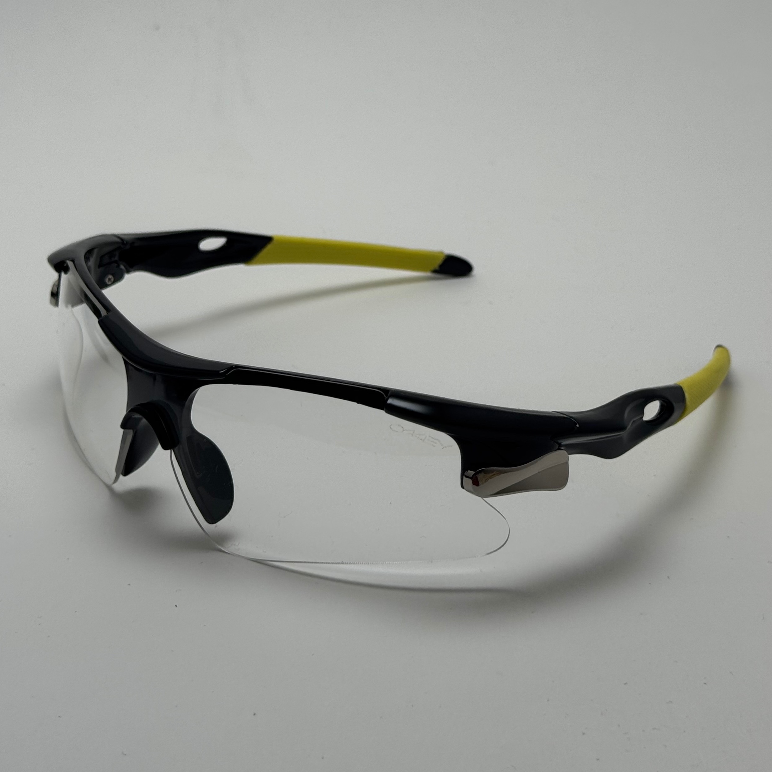 عینک شب اسپرت اوکلی Oakley مدلRadar عدسی بی رنگ فریم مشکی کد 806 - عینک طوفان - عینک شب