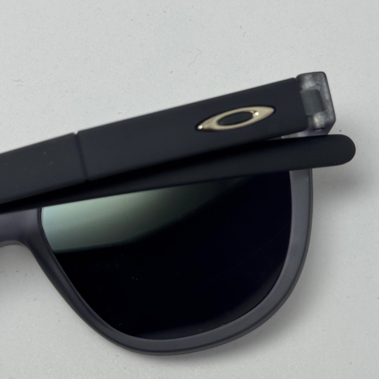 عینک آفتابی اوکلی سبک OAKLEY فریم طوسی عدسی هفت رنگ کد 2435