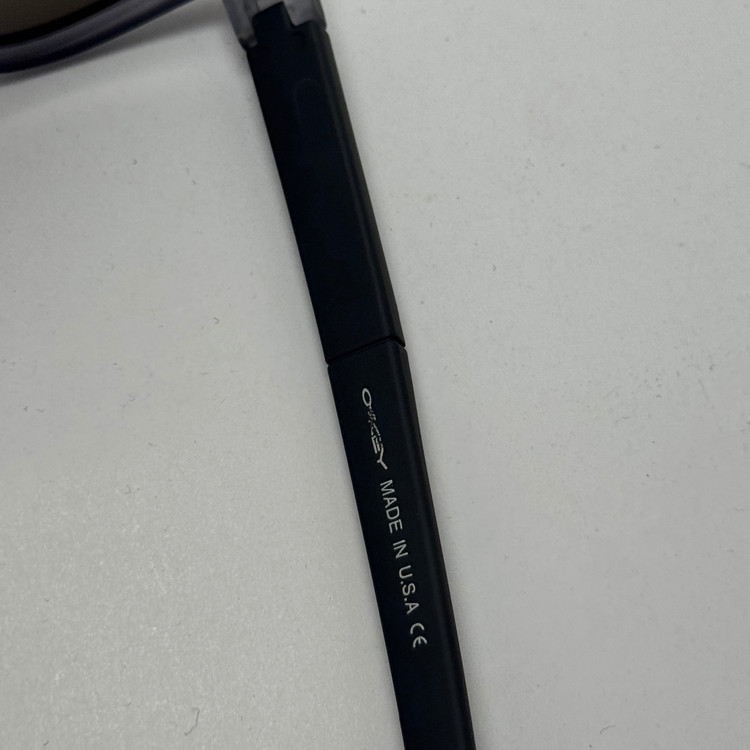 عینک آفتابی اوکلی سبک OAKLEY طوسی عدسی آبی آیینه ای کد 2435