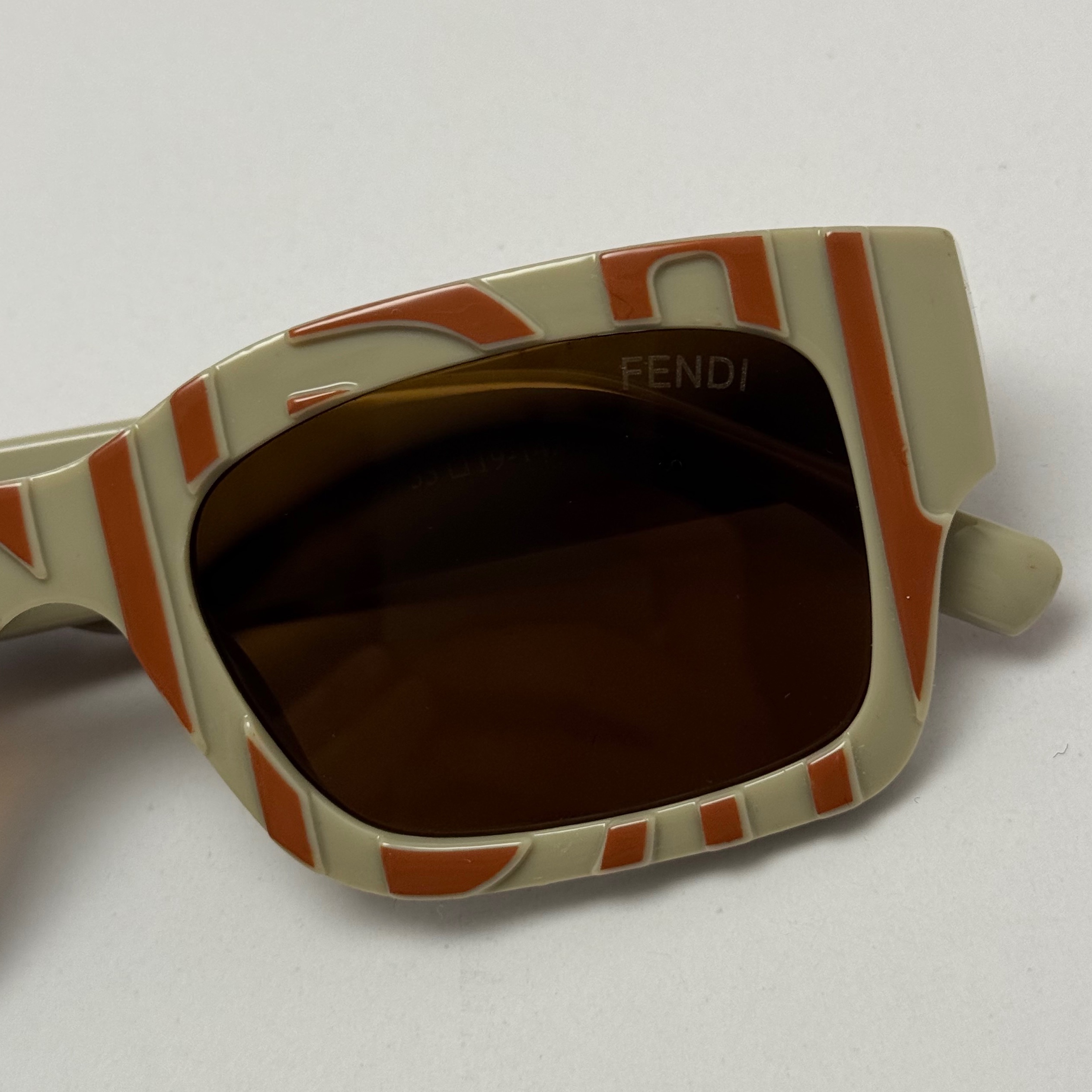 عینک آفتابی فندی FENDI نسکافه ای کد 23087 - کیفیت مستر - لیمیتد ادیشن