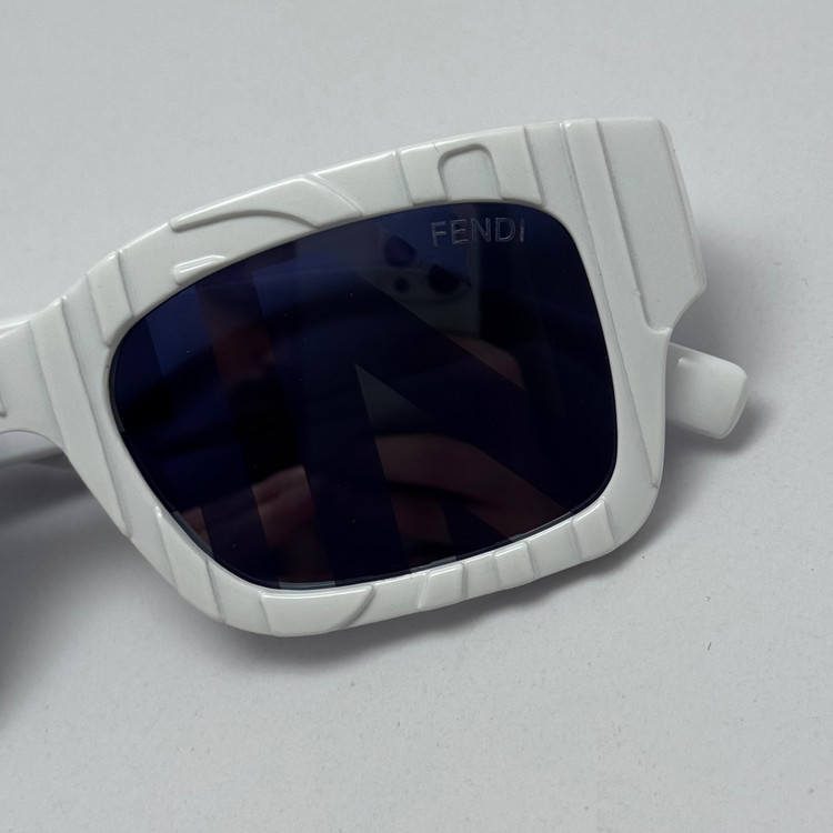 عینک آفتابی فندی FENDI سفید کد 23087 - کیفیت مستر - لیمیتد ادیشن