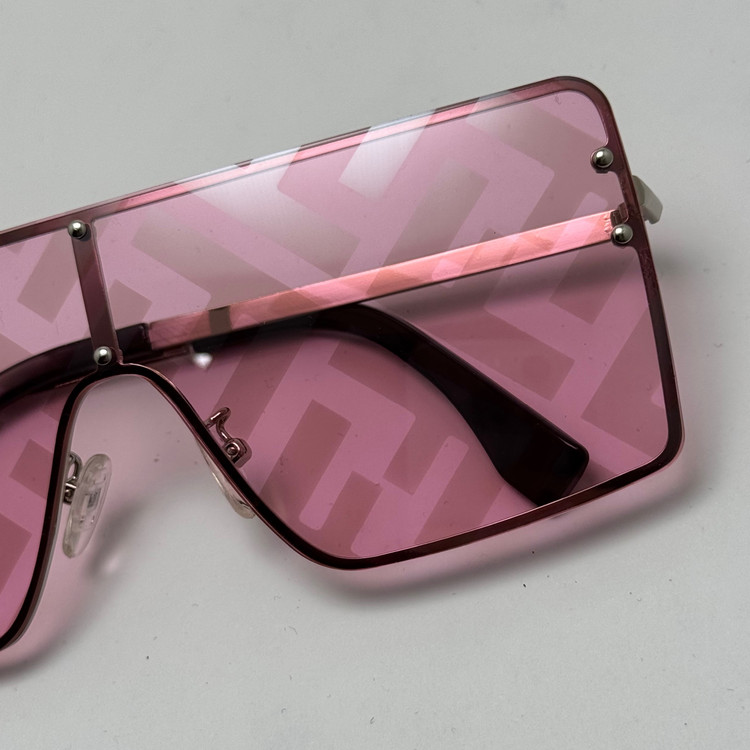 عینک آفتابی و شب فریم لس فندی FENDI صورتی کد 4