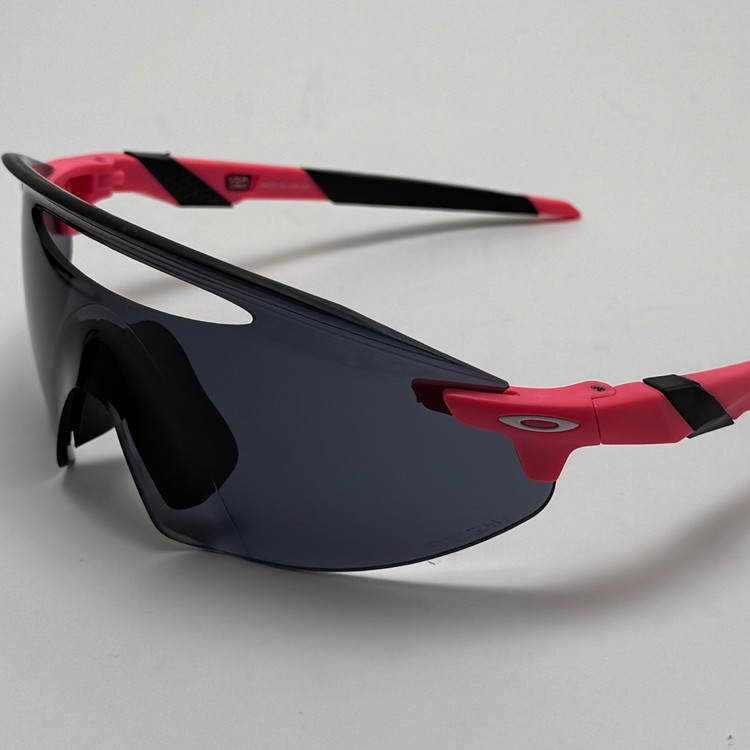 عینک آفتابی اسپرت Oakley اوکلی با لنز PRIZM مشکی دسته صورتی کد 9407