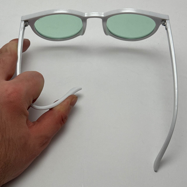 عینک آفتابی و شب گرد جنتل مانستر GENTEL MONSTER سفید عدسی سبز کد 3289