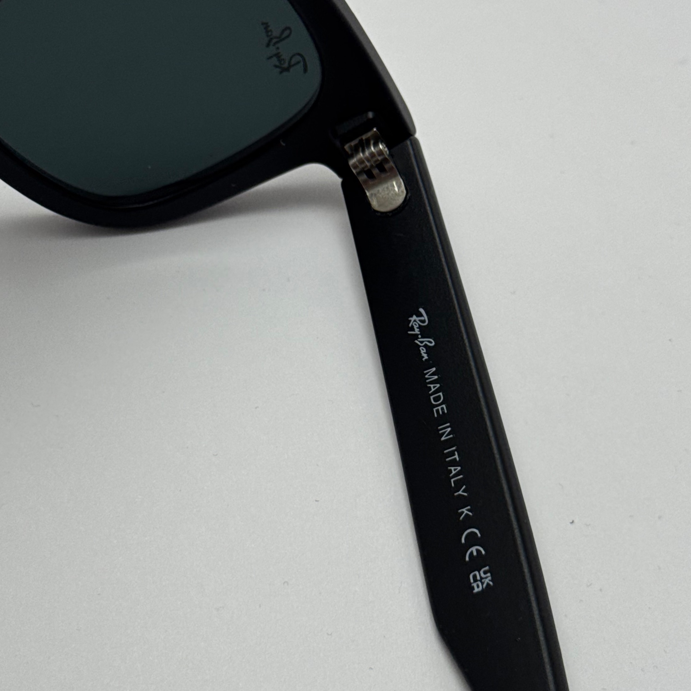 عینک آفتابی ریبن ویفرر شیشه سنگ مشکی مات به همراه پک کامل ریبن Rayban WAYFARER RB 0502S