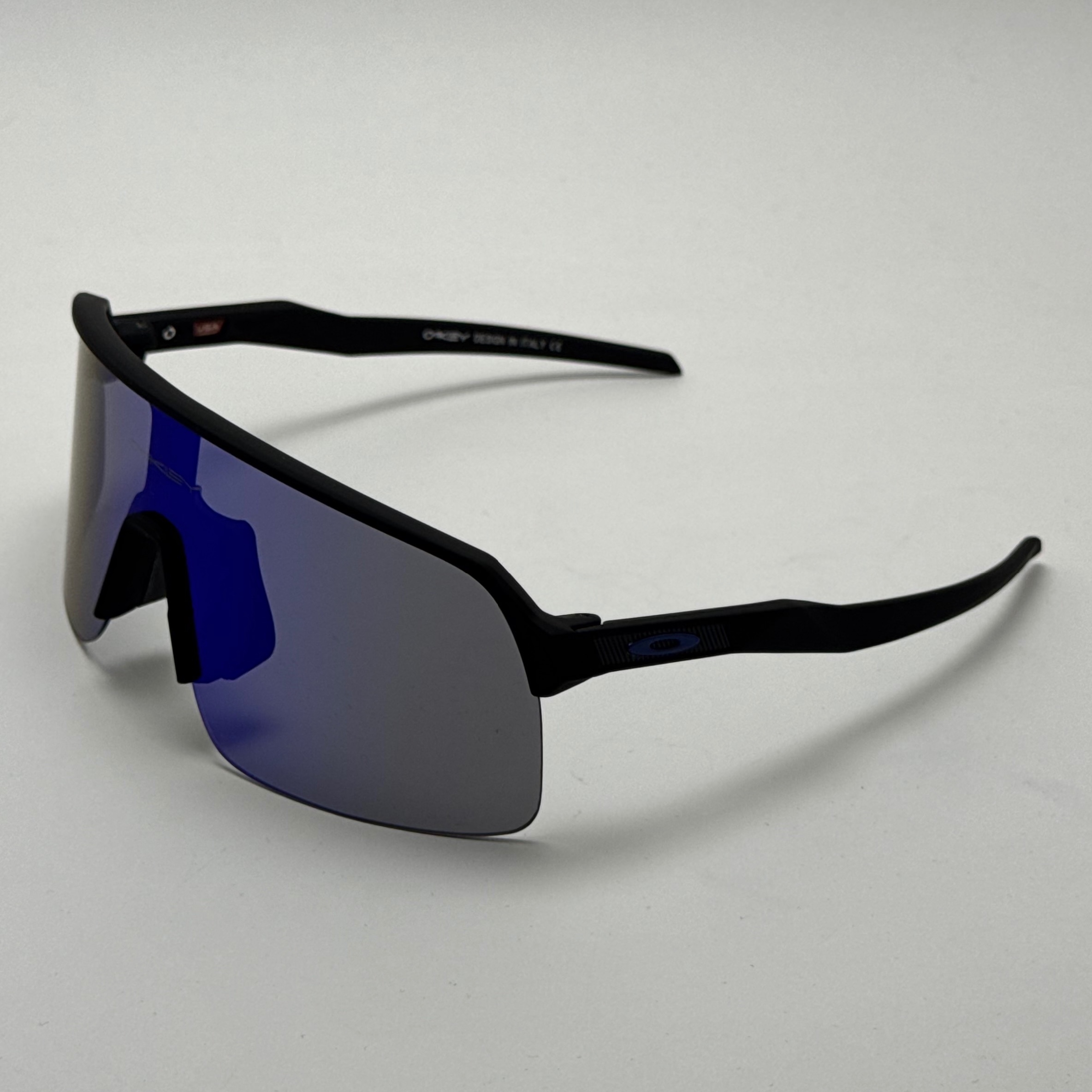 عینک آفتابی اسپرت اوکلی OAKLEY مدل SUTRO فریم مشکی عدسی آبی