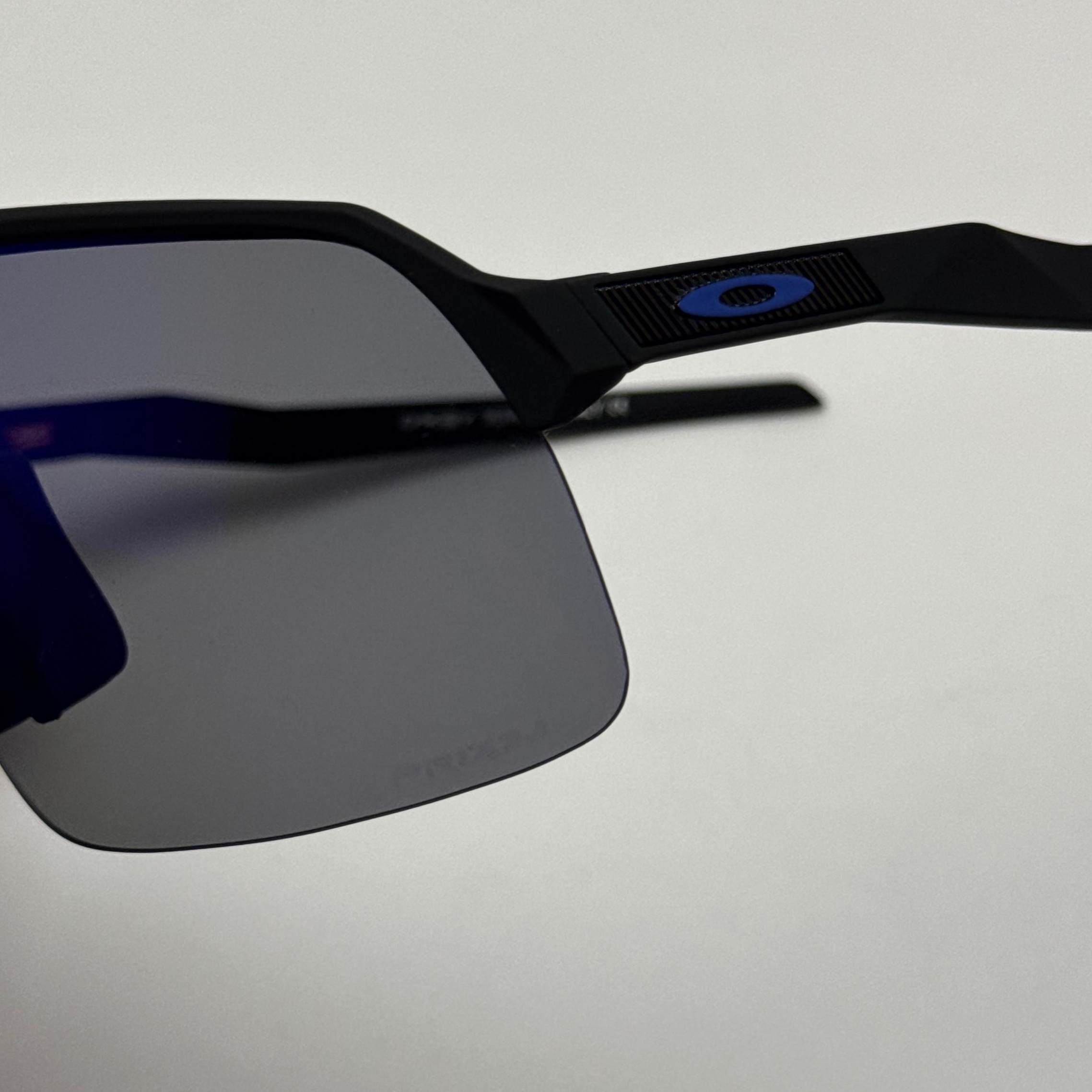 عینک آفتابی اسپرت اوکلی OAKLEY مدل SUTRO فریم مشکی عدسی آبی